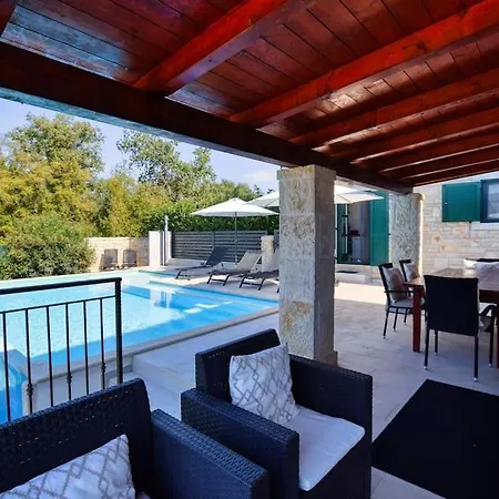 Villa Paula Willa Vrznaveri